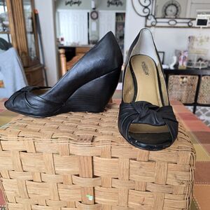 Seychelles Black Leather Peep Toe Wedge Heels Bow Accent Women's Size 8